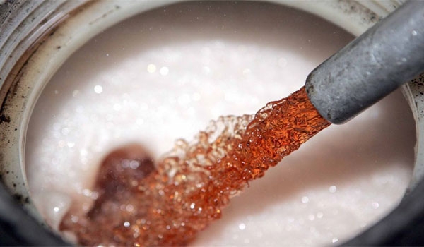 &Tau;&omicron; &phi;&theta;&eta;&nu;ό&tau;&epsilon;&rho;&omicron; &pi;&epsilon;&tau;&rho;έ&lambda;&alpha;&iota;&omicron; &theta;έ&rho;&mu;&alpha;&nu;&sigma;&eta;&sigmaf; &sigma;&tau;&omicron; Ί&lambda;&iota;&omicron;&nu;